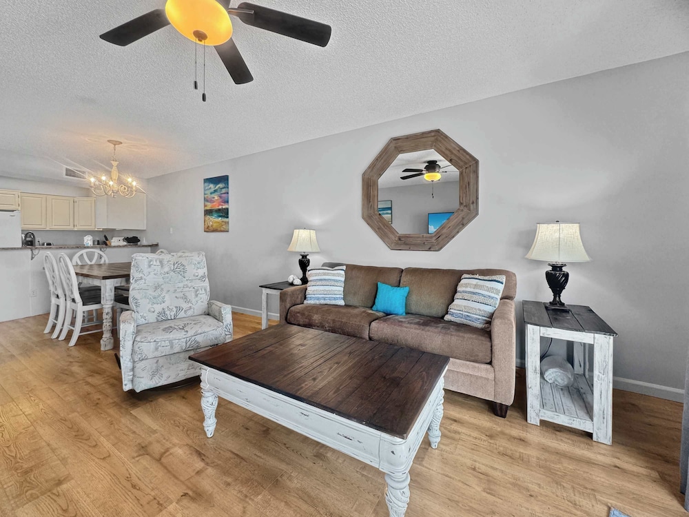 Duplex Beach Home for 6 With Balcony & Resort-style Amenities