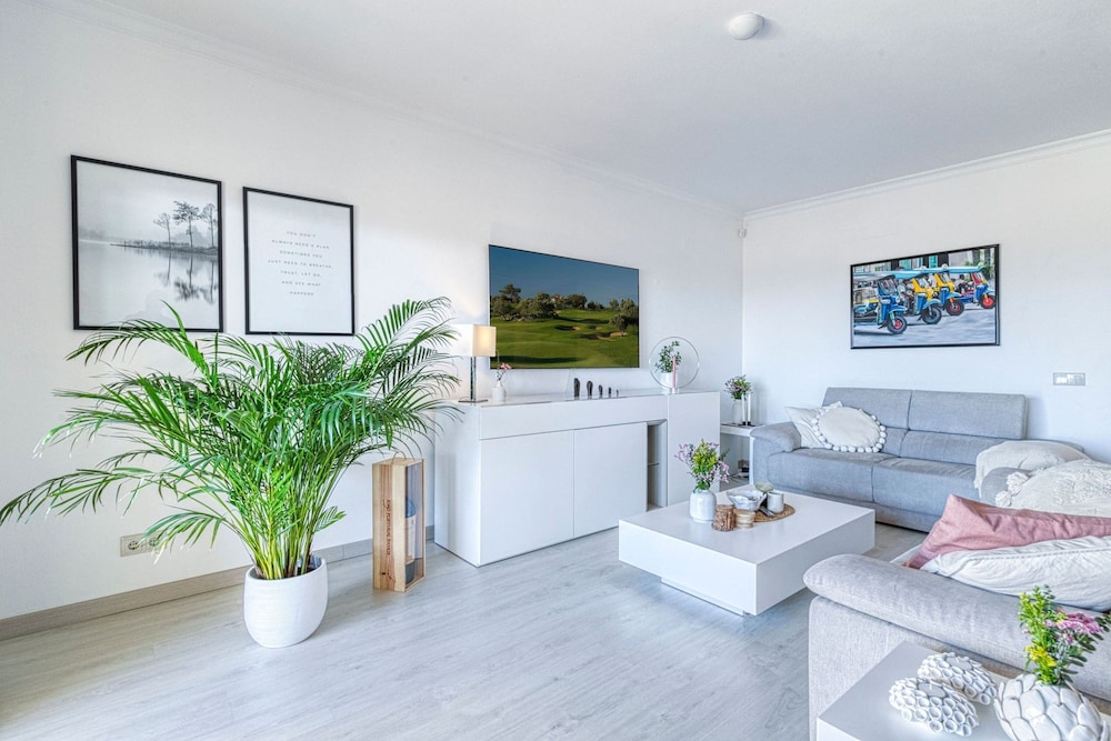 7 Boa Nova Immaculately Presented TWO Storey TOW