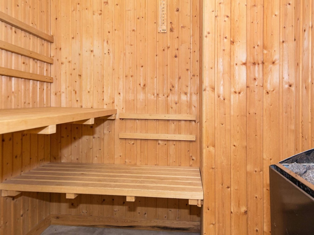 6 Person Holiday Home in Henne-by Traum view 2