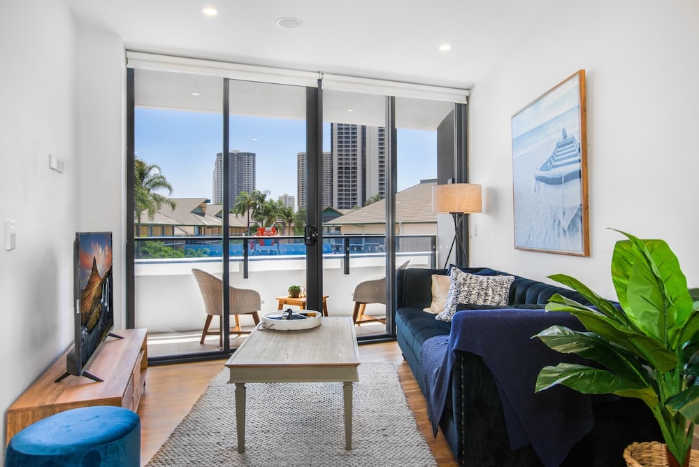 Surfers Paradise 2-bed Near Beach With Pool & Gym