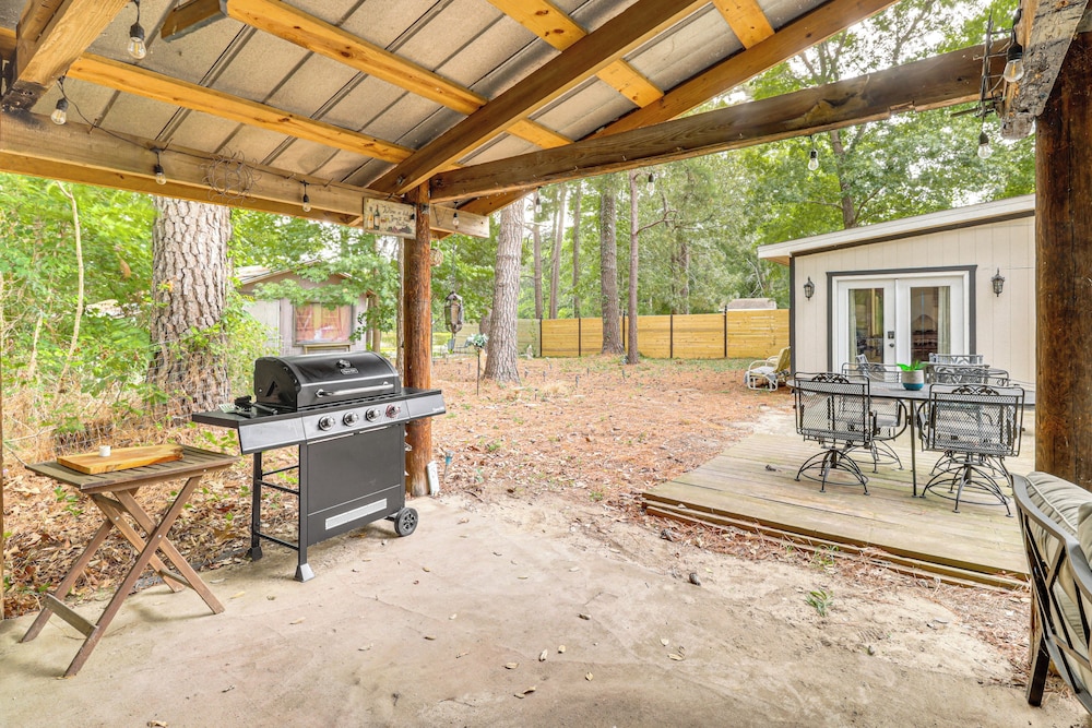 7 Mi to Kitty Hawk Pier & Beach: Studio w/ Patio!