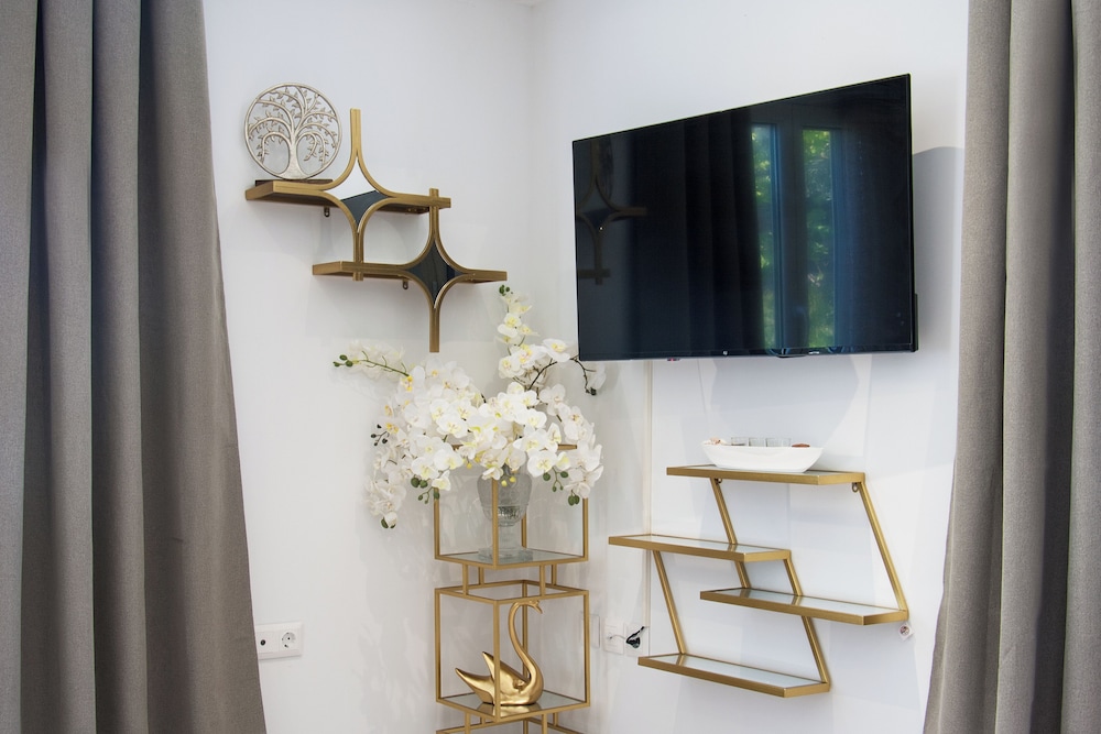 SkyFrame Apartments