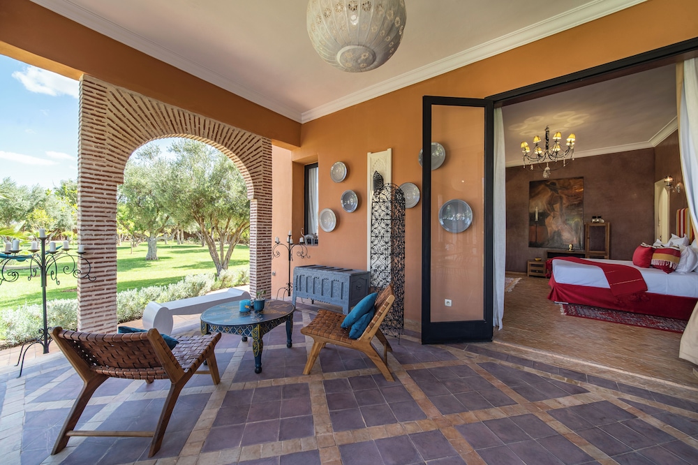 Villa With Heated Pool and Breakfast Included - by Feelluxuryholidays view 3