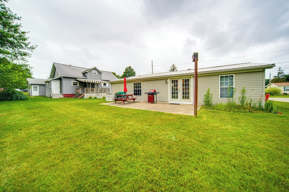 1 Mi to Lake Access: Erie Home w/ Private Backyard