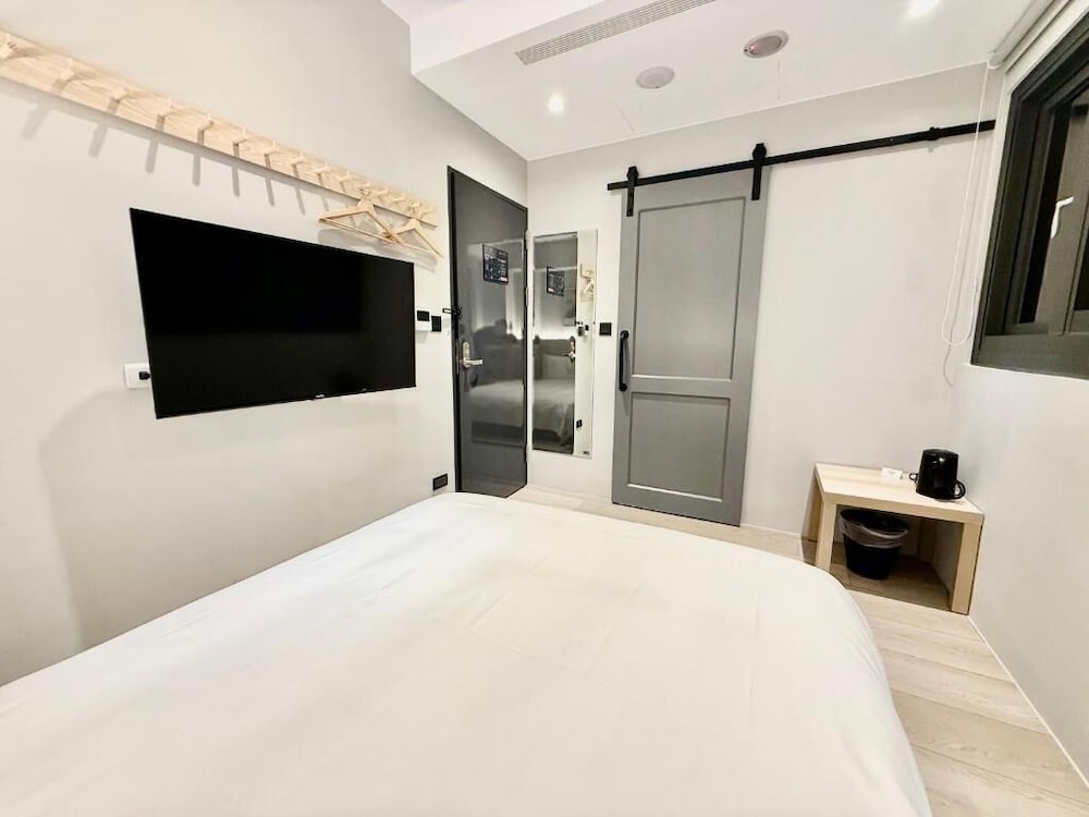 N2 Hotel
