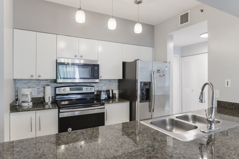 Cozy apt from Downtown Doral Park