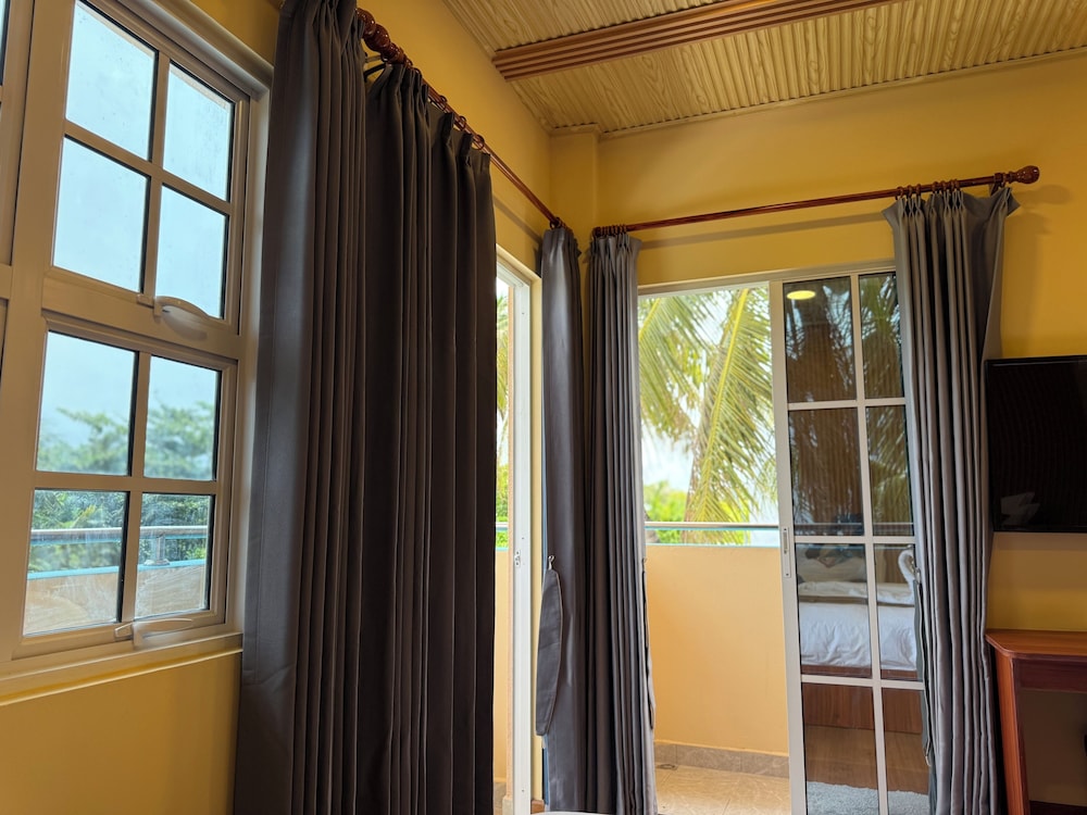 Breeze Haven Surf Retreat