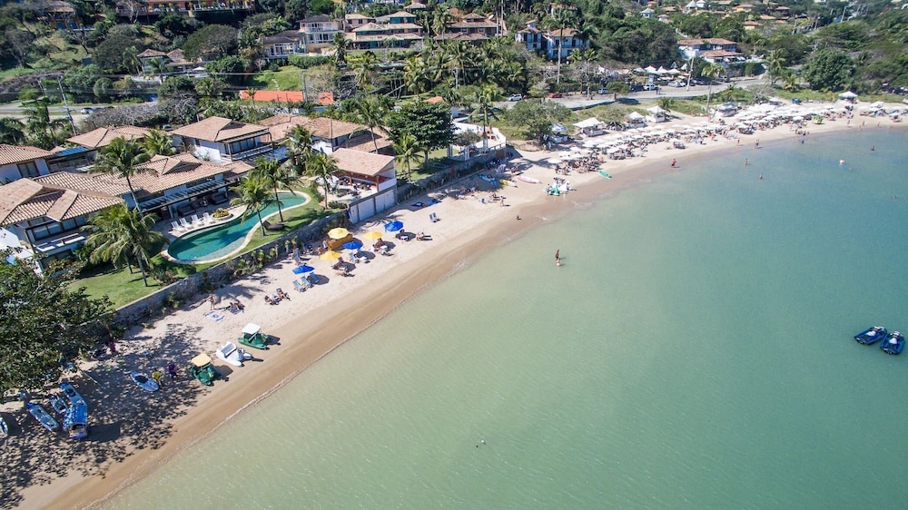 Mansão Exuberante Pé na Areia Ferradura