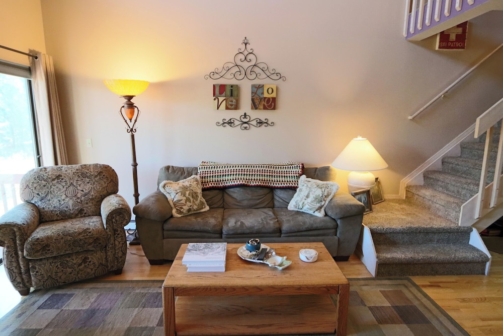 Quiet Cozy Fraser Getaway for 7!