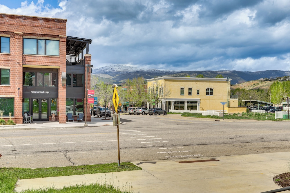Near Trail: Dtwn Eagle Ranch Condo w/ Balcony view 4