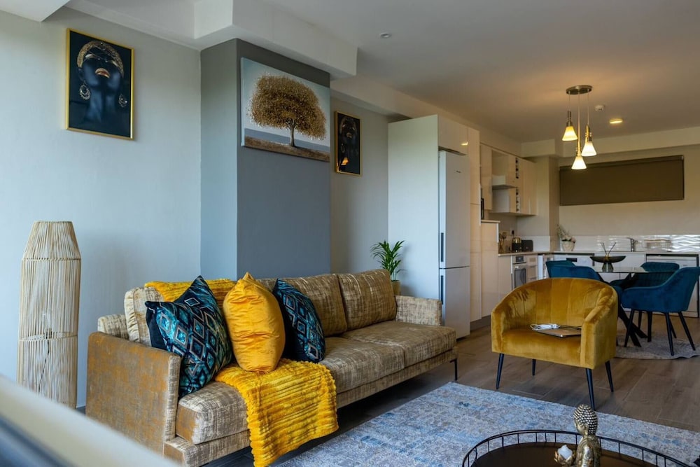 Stylish & Elegant With Epic Views Near Menlyn view 4