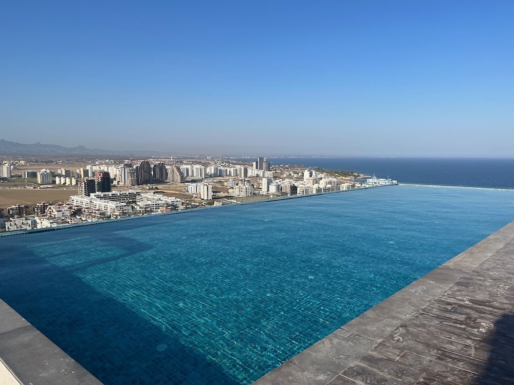 9 Grand Sapphire 2 Bed 2 Bath Pool Beach