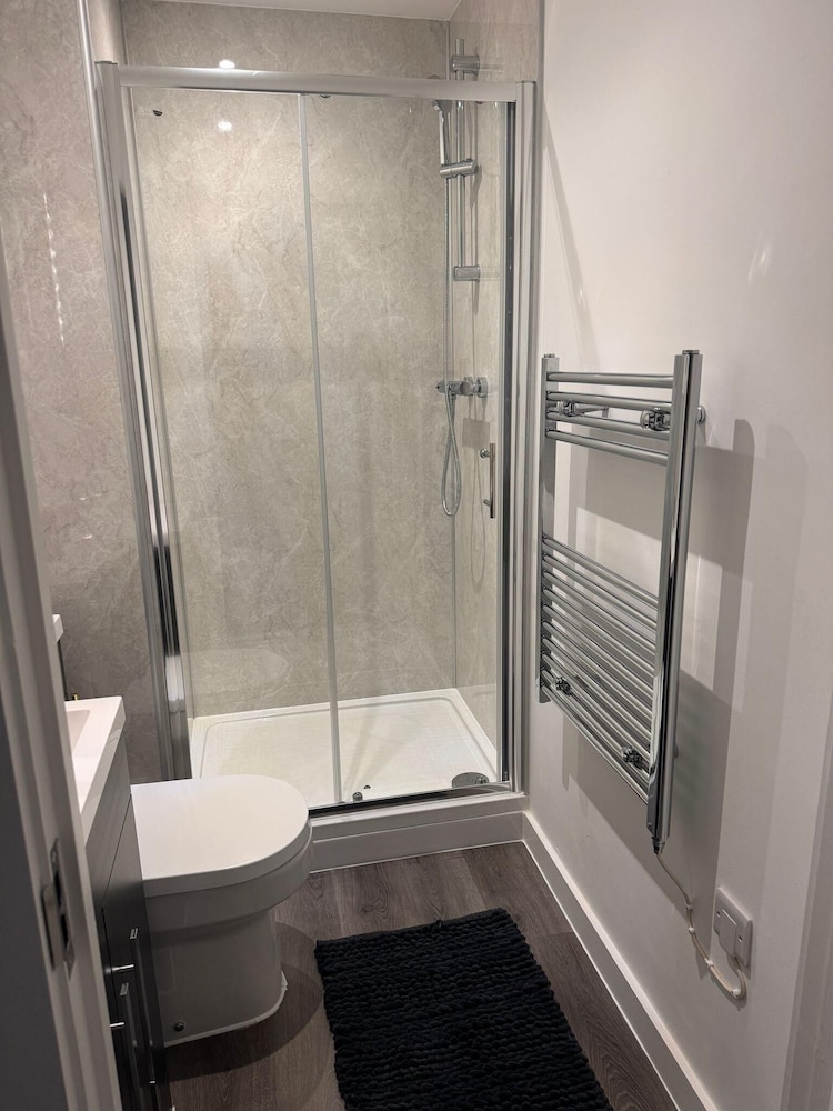 Hull 1-bed Apt, Sleeps 4 With Wi-fi
