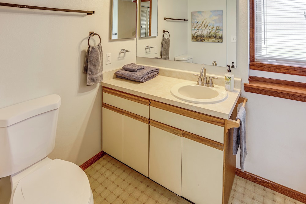 Spacious Rock Springs Stay Near Shops & Dining!