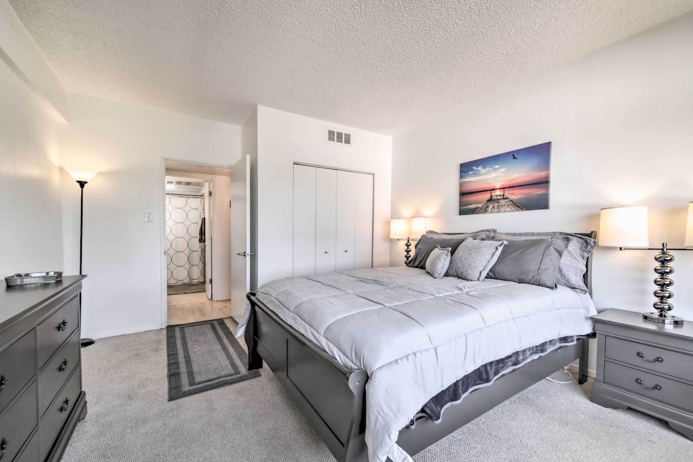 Modern City Condo Close to Downtown Phoenix!