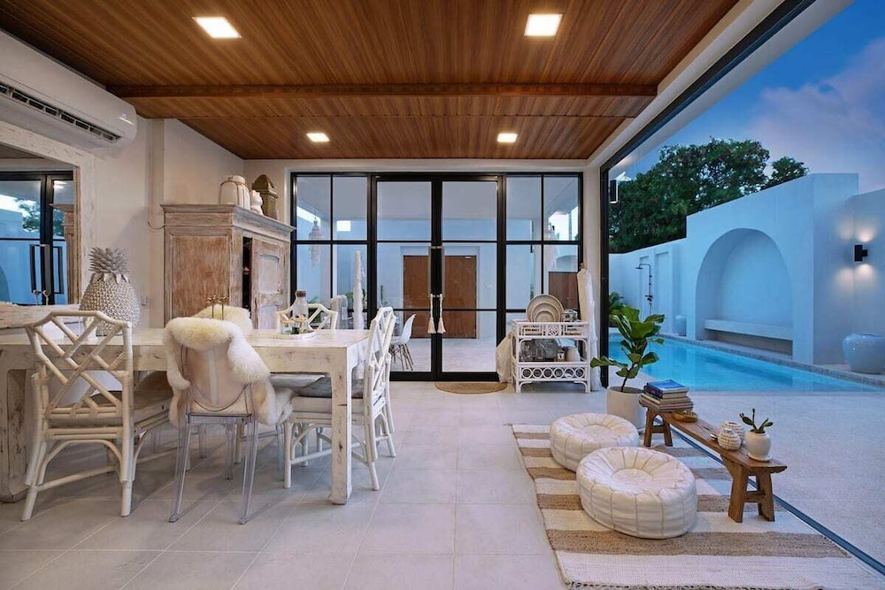 Mediterranean-Asian 3BR Villa Cristina