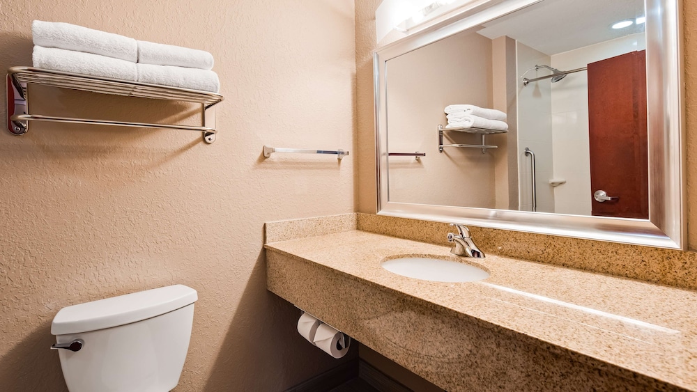 Best Western Plus Hiawatha Hotel