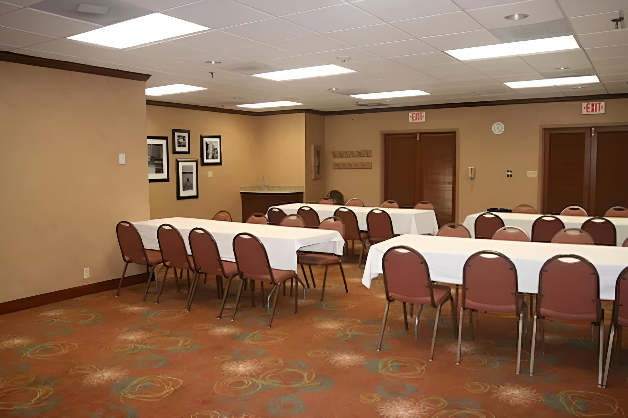 Cape Girardeau Vacations - Auburn Place Hotel And Suites - Property Image 4