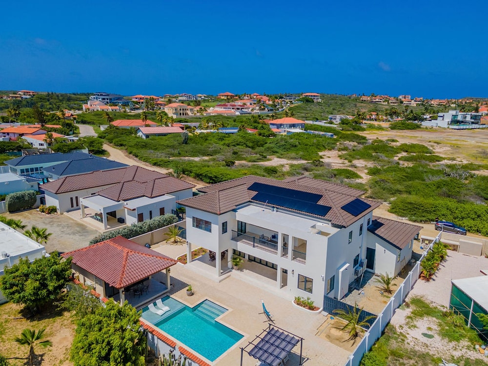 NEW Walk 2 Beach - 5BR Bonusroom w Pool Office
