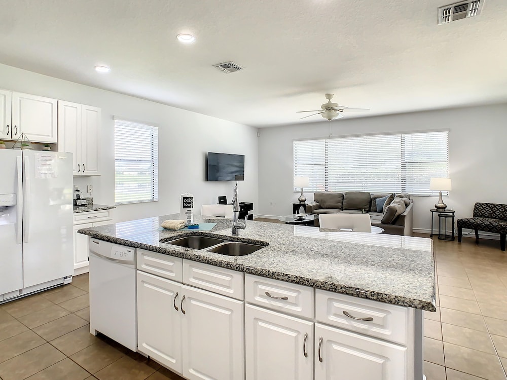 Family Oasis Near Disney - Pool Resort Access