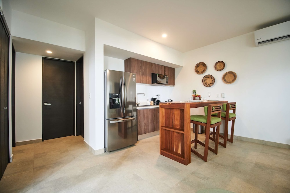 Amazing Apartment With Pools Gym BBQ Yoga Deck
