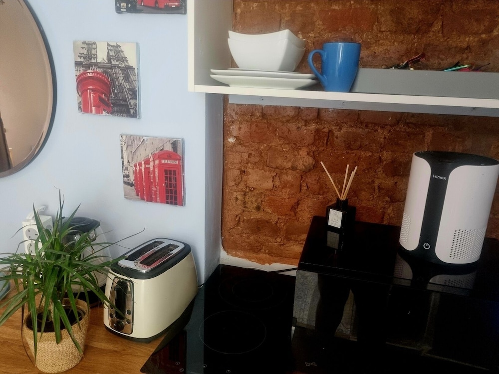 Charming 1-bed Studio Annex,parking,kitchen,wifi