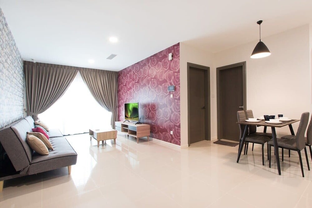 Modern, High Floor Suasana Suites 05 in JB