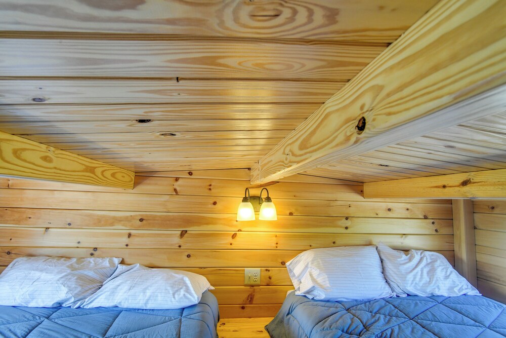 Teton Mtn Views: Peaceful Riverfront Cabin!
