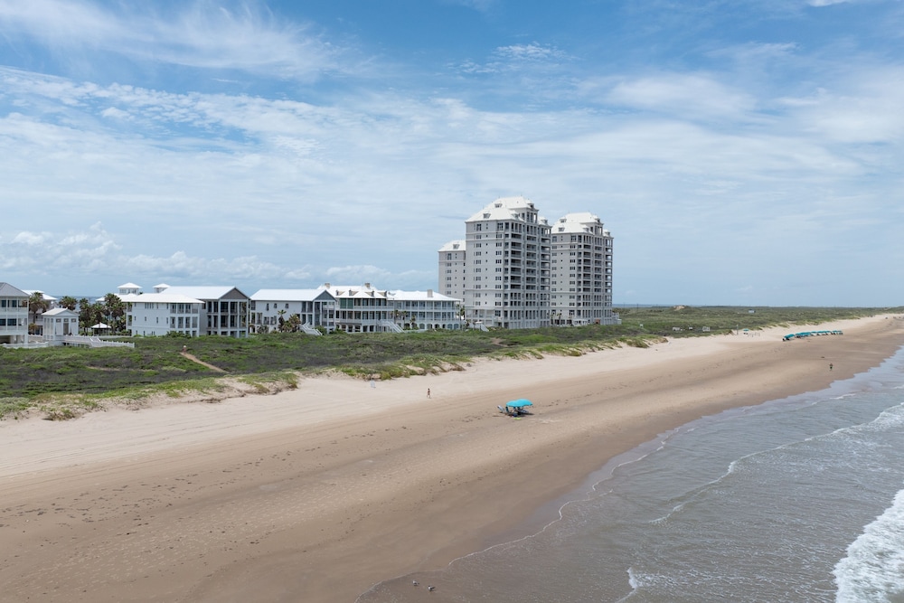The Scarlett - Private Home At The Shores 3 Bedroom Home