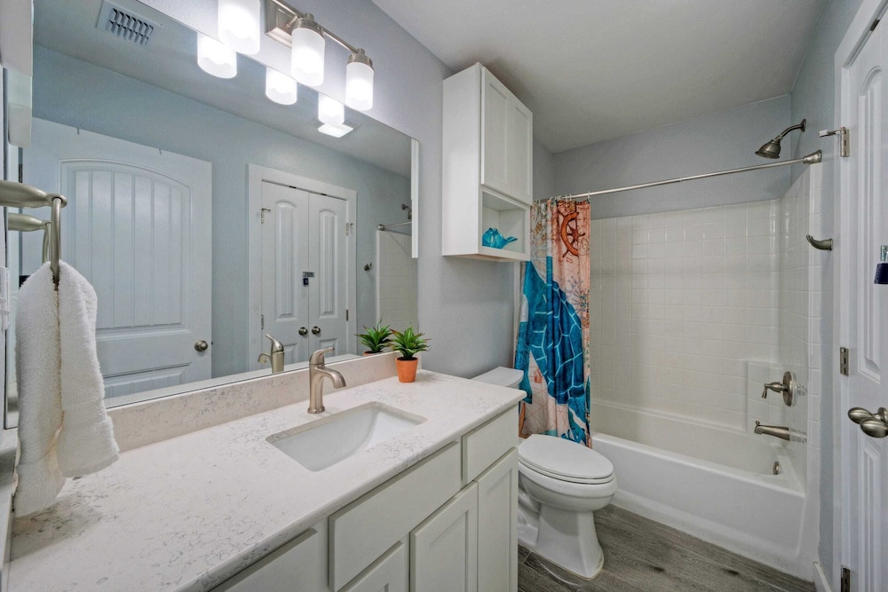 Port A Getaway Games, Grill, Close to Beach Sandy Feet Retreat by Avantstay