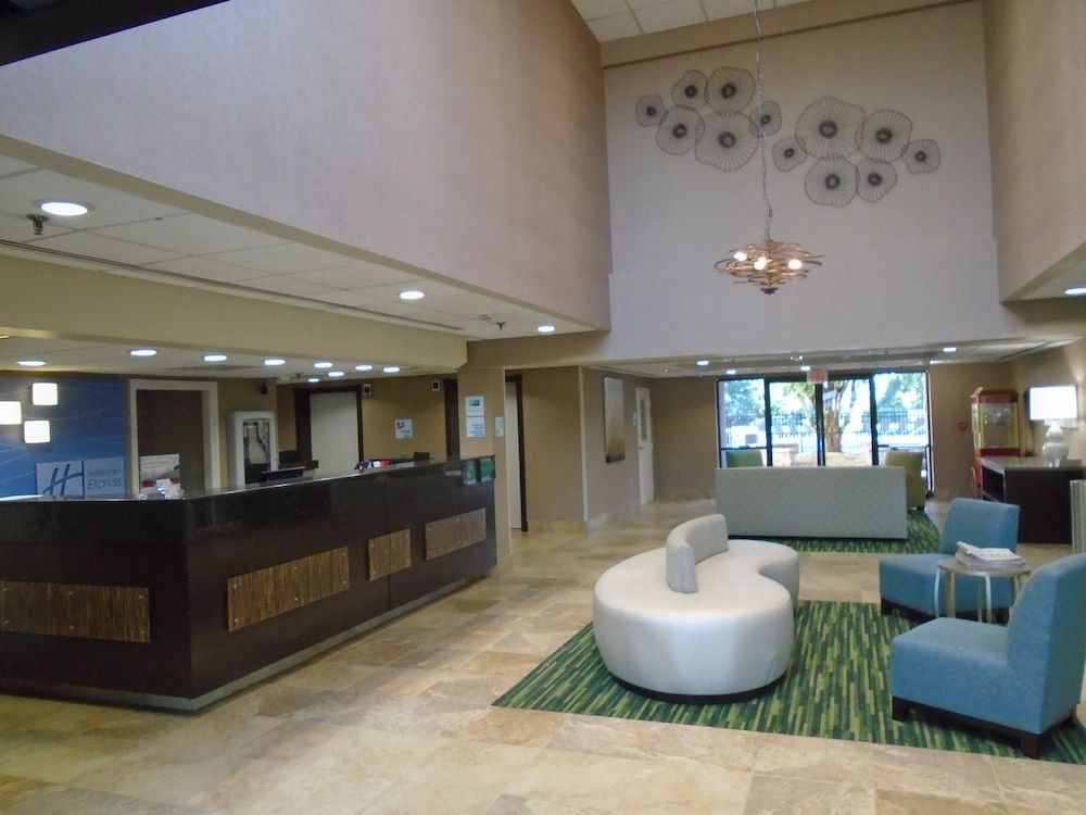 Richmond Vacations - Holiday Inn Express Richmond - Midlothian Turnpike, an IHG Hotel - Property Image 2