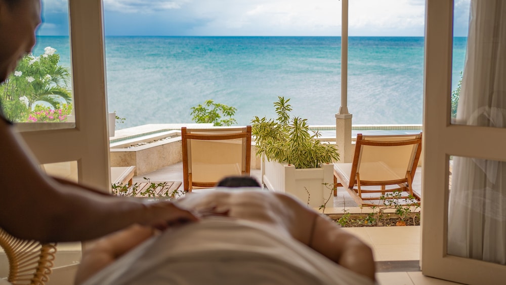 The Cove Suites at Blue Waters Resort and Spa - Property Image 59
