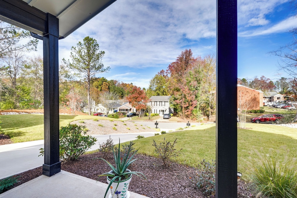 2 Mi to Duke University: Townhome in Durham!