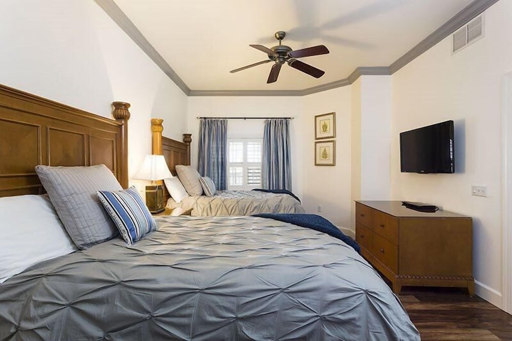 Condo Centre Court Supreme 3 Bedroom Reunion