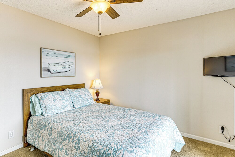 Lakefront Osage Beach Condo: Main Channel View!