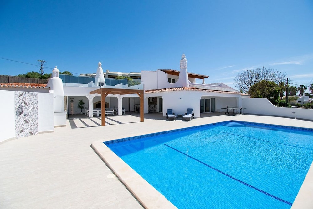 Lavanda Magnificent Five Bedroom Villa in Carvoe