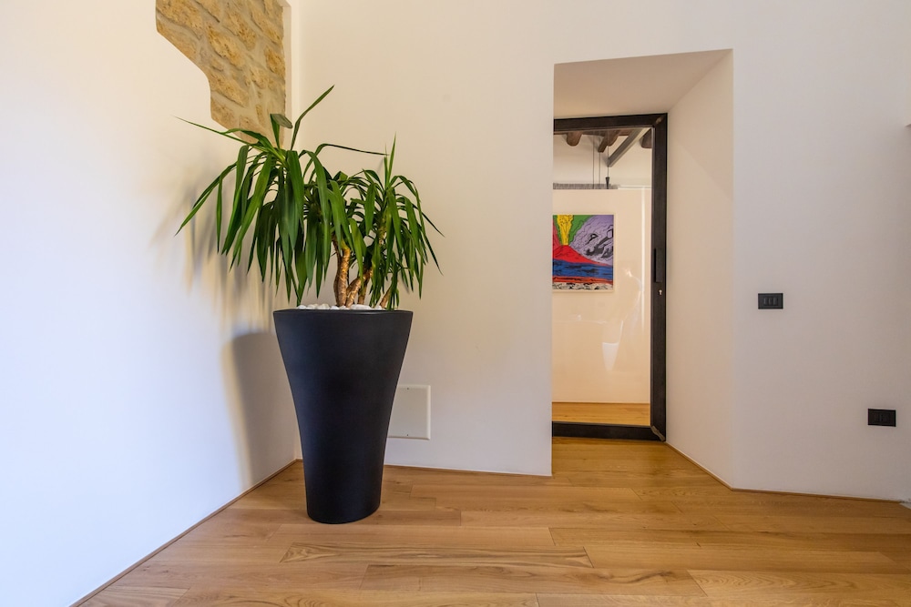 Amana in Naples With 1 Bedrooms and 1 Bathrooms