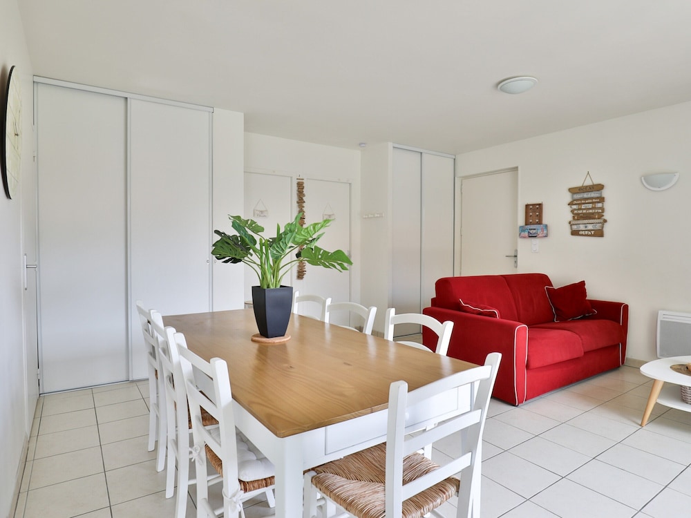 Stylish Villa in Parentis-en-born