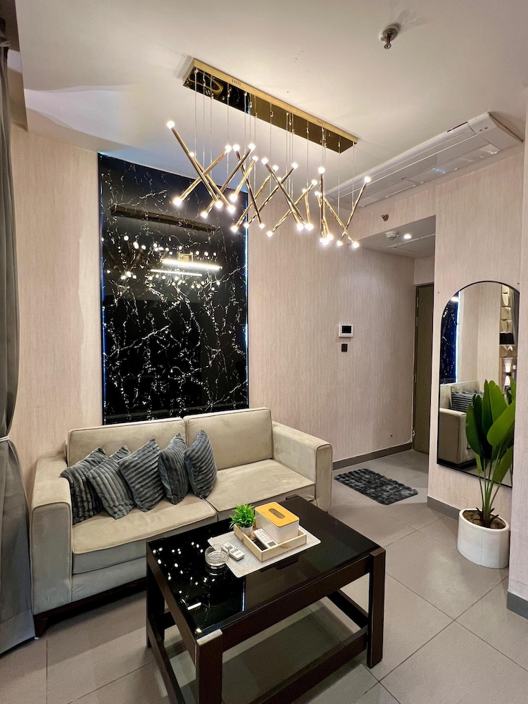 41 Floor River View - TheRoomeraStay