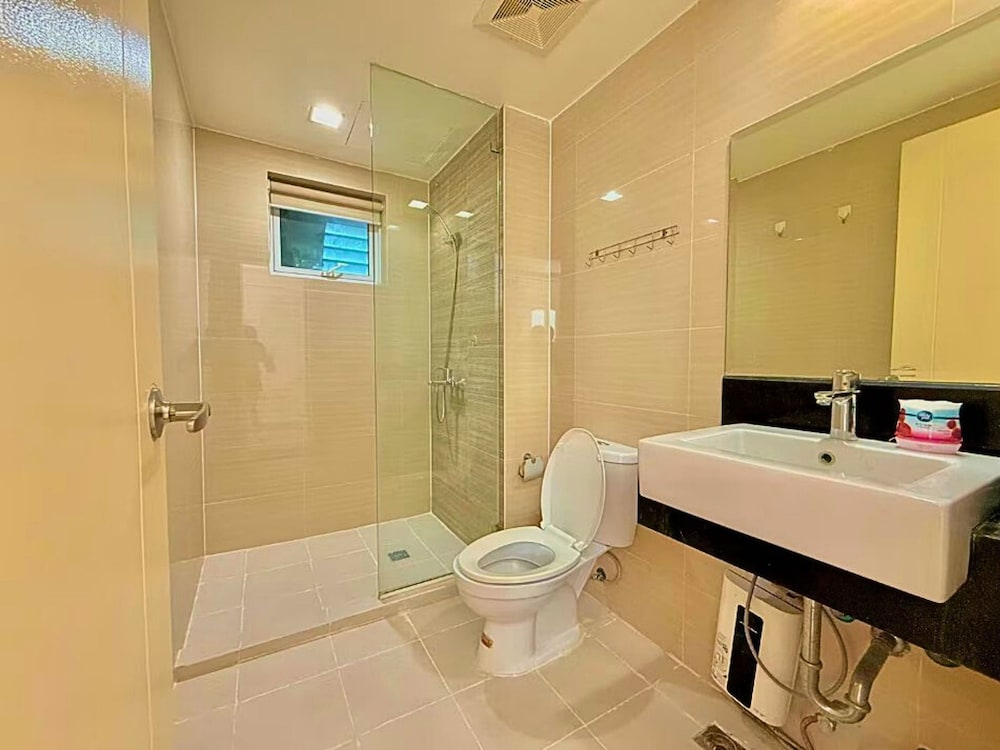 Live Luxury Living at BGC Venice