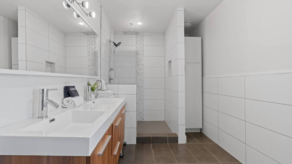 Upstay Luxury Golf Course Retreat w/ Pool & Patio
