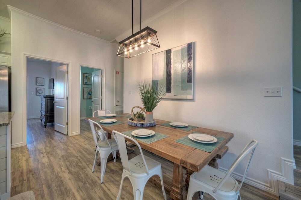 Sleeps 23, 2 Beachside Homes Resort Pool, Walk to the Beach, Balcony + Yard