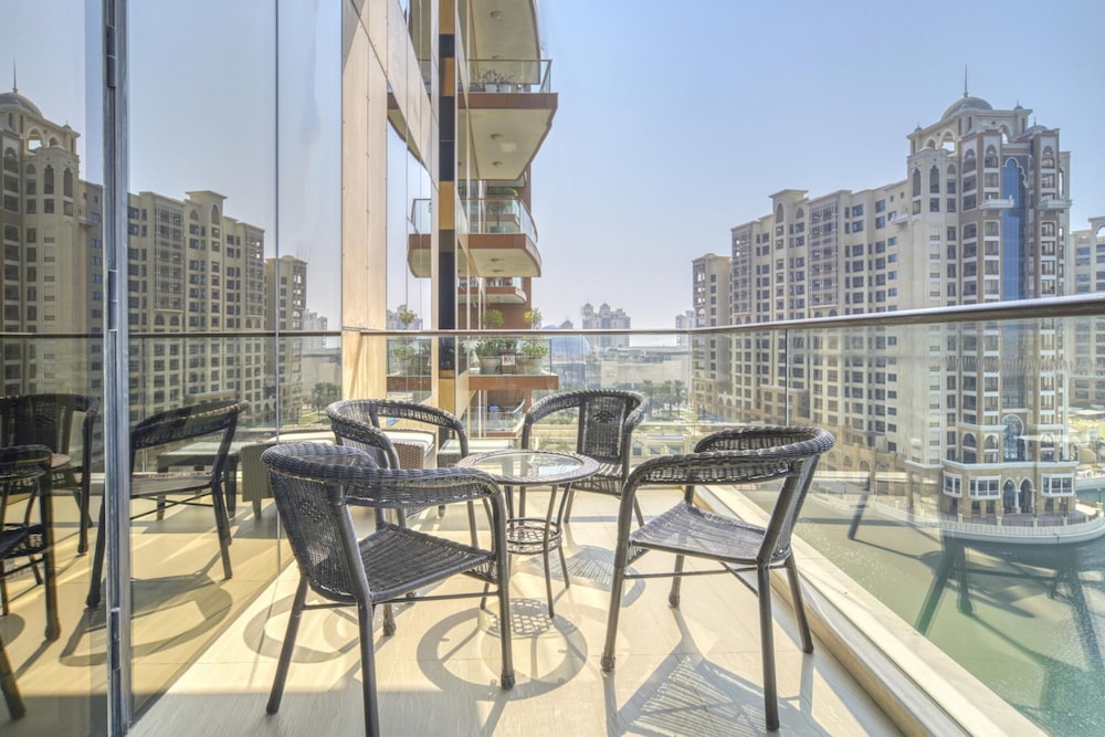 Waterfront Sea View Apt w Wow Factor on The Palm