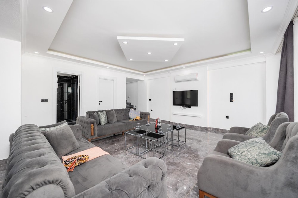Villa Grand Yasar 1 With 4 Bedrooms and 4 Bathrooms