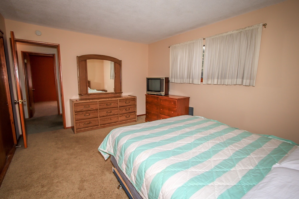Fenced Somen Cabin within walking distance to the Slopes by RedAwning