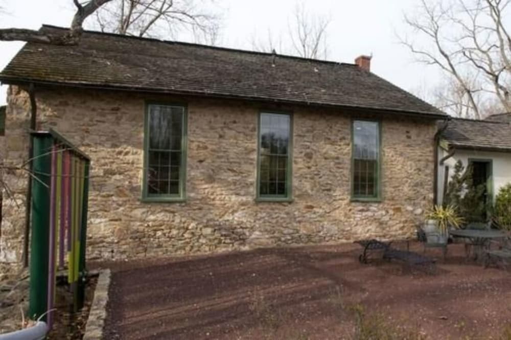 The Buck School Inn