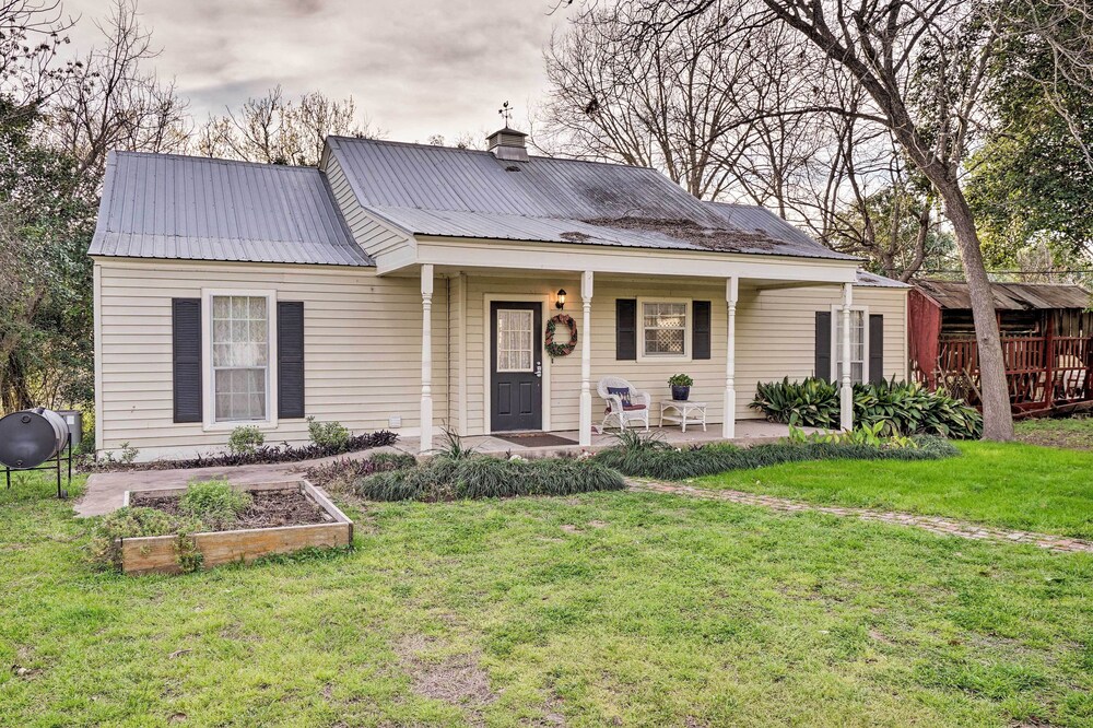 Riverfront Martindale House w/ 2 Covered Decks view 4