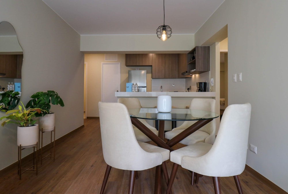 w Radiant 2BR w Great Balcony Near Kennedy Park