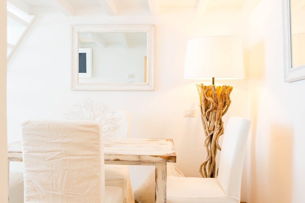 Pantheon Luxury Gold Apartment