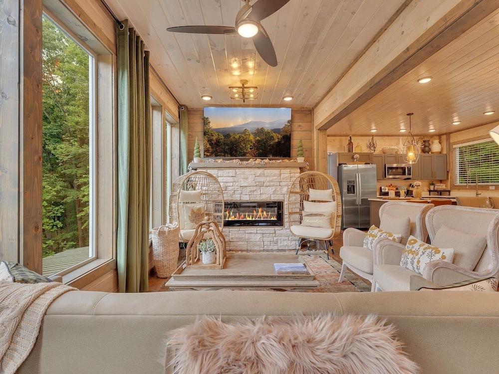Ebenezer 4 Bedroom Cabin